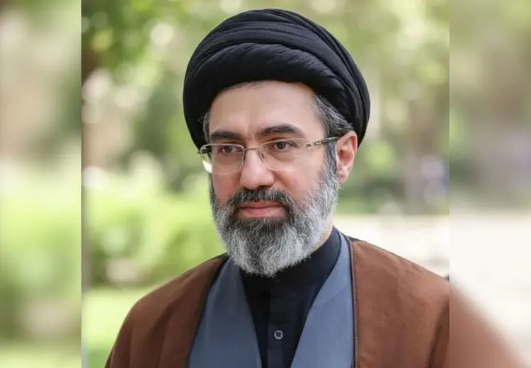 رهبر ایران:  نیروی دریایی ارتش آماده است تا شکست جدیدی را به اسرائیل و آمریکا بچشاند
