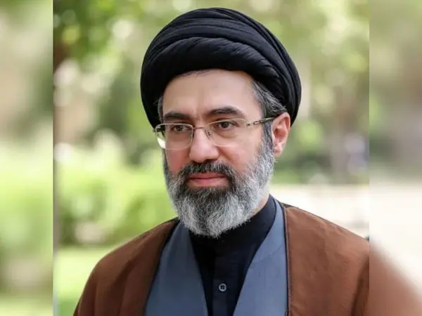 رهبر ایران:  نیروی دریایی ارتش آماده است تا شکست جدیدی را به اسرائیل و آمریکا بچشاند
