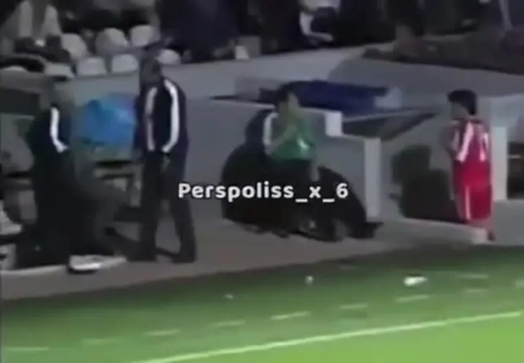 عصبانیت شدید خداداد عزیزی هنگام تعویض با منصوریان!