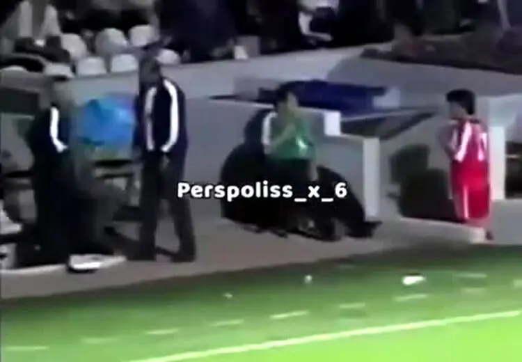 عصبانیت شدید خداداد عزیزی هنگام تعویض با منصوریان!