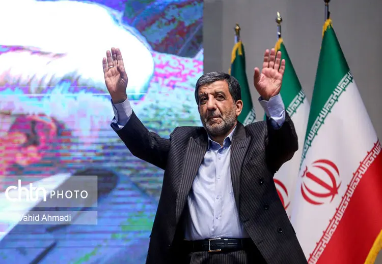 حمایت ضرغامی از شمخانی: سرش را پایین انداخته بود!