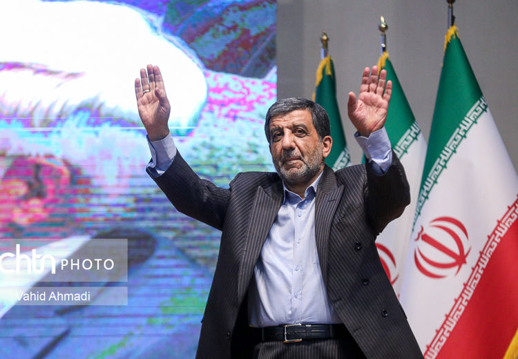 حمایت ضرغامی از شمخانی: سرش را پایین انداخته بود!