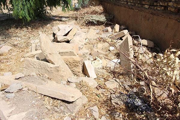 تعرض به گورستان هزار سالۀ شیراز