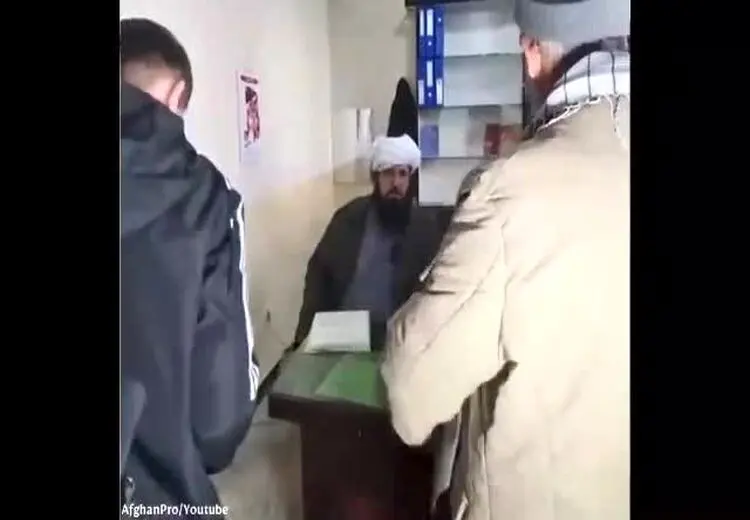 نانوای طالبانی چشم‌پزشک شد!/ فیلم