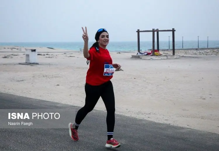 تصاویر ایسنا از مسابقه دوی ماراتن کیش که از خروجی این رسانه حذف شد