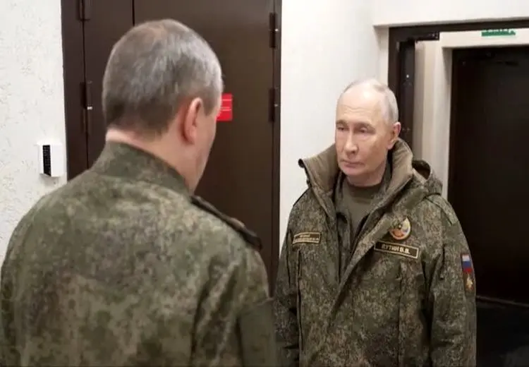 حضور پوتین با لباس نظامی در مرکز فرماندهی ارتش روسیه