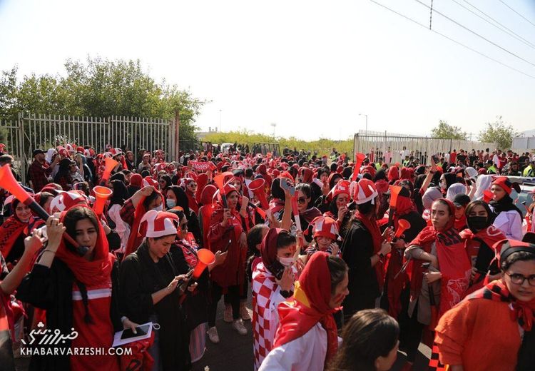 چند بازی لیگ برتر با حضور زنان برگزار می‌شود!