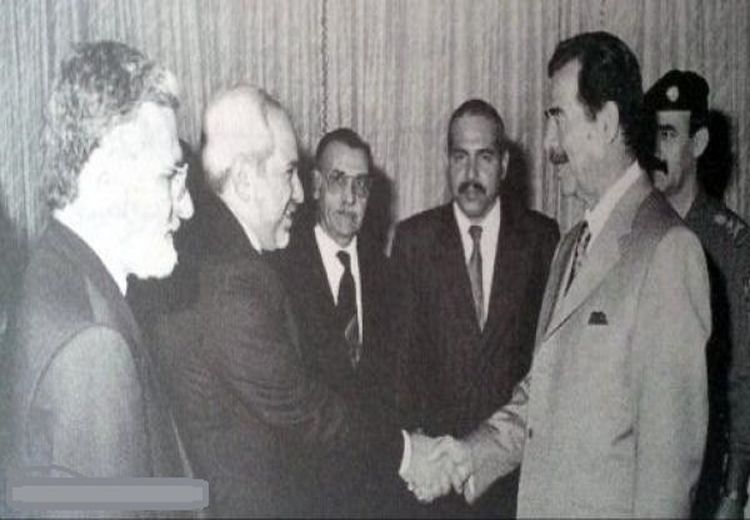 عکسی دیده نشده از دیدار ظریف و صدام