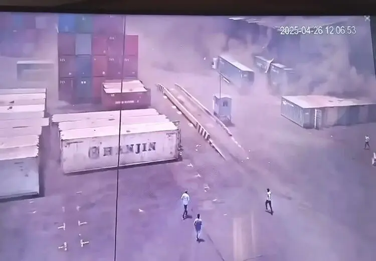 اولین لحظه انفجار در بندر شهید رجایی بندرعباس  