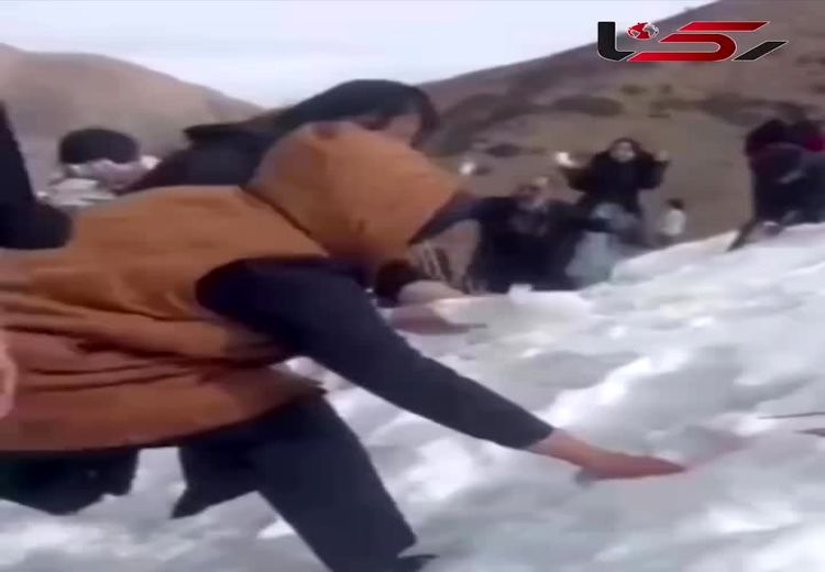 تصاویر برف‌بازی دختران دانش‌آموز کرمانی قبل از تصادف مرگبار 