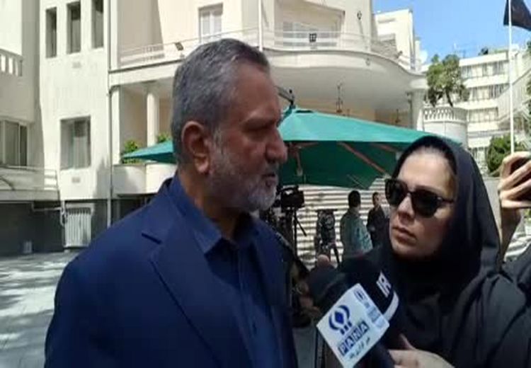 واکنش وزیر کار به نامه پزشکیان درباره عزل و نصب‌ها: کار مردم را نمیتوانیم معطل بگذاریم!/ فیلم