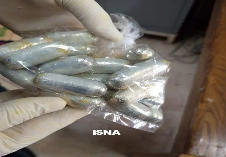 کشف یک کیلو کوکائین بلعیده شده در فرودگاه امام = عکس