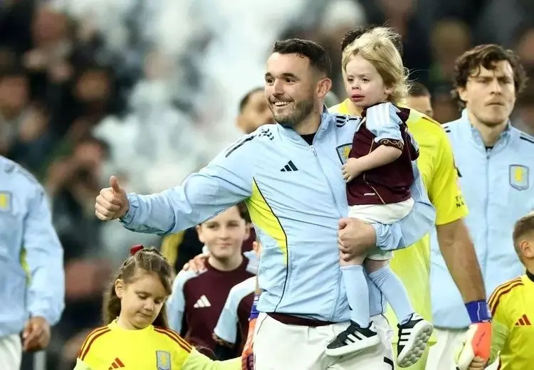 نوه اسطوره راک در بازی ویلا و منچستریونایتد