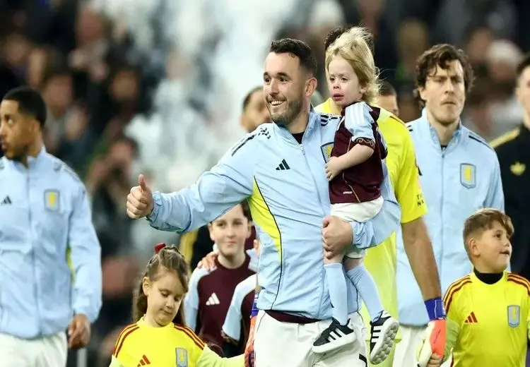 نوه اسطوره راک در بازی ویلا و منچستریونایتد