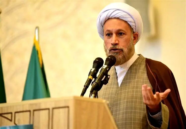 امام جمعه شیراز: چه کسی گفته پزشک مَحرم است؟!