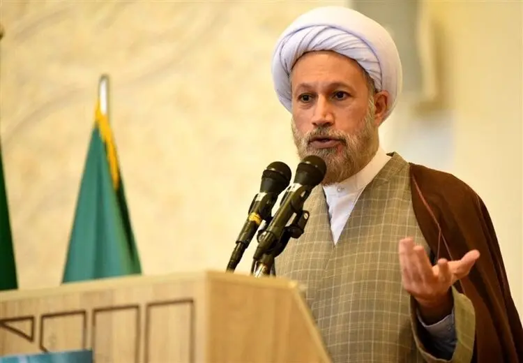 امام جمعه شیراز: چه کسی گفته پزشک مَحرم است؟!
