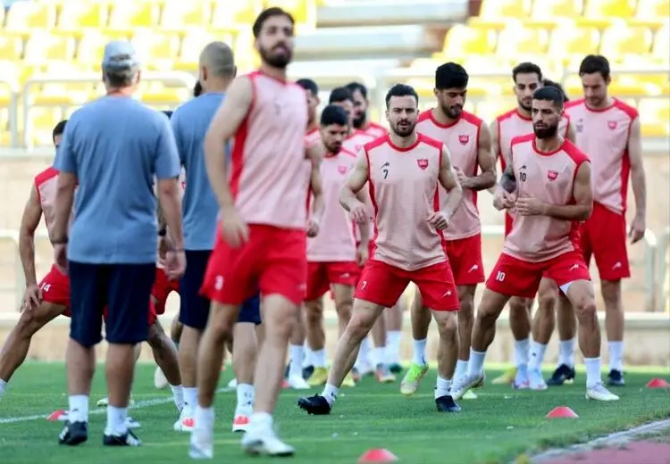 عضو هیات مدیره پرسپولیس: حق با بازیکنان است/ برخی تیم‌ها هزار میلیارد هزینه کردند