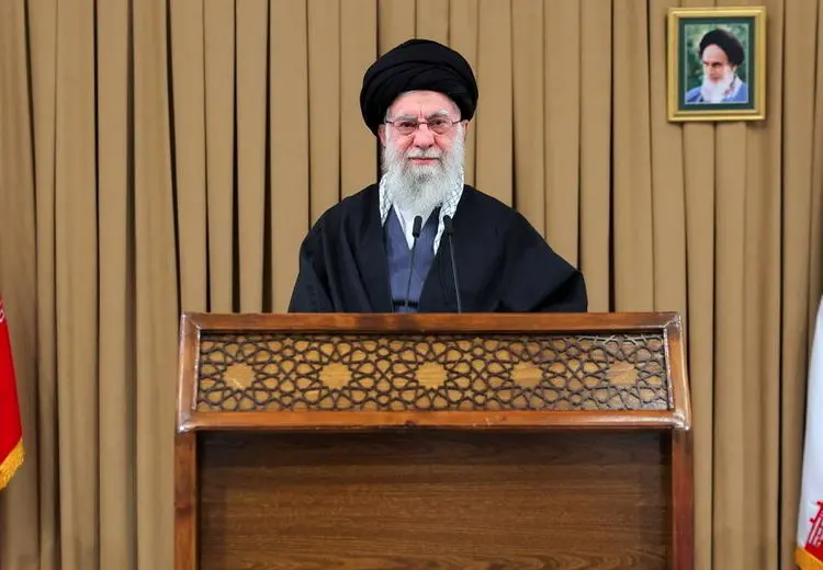 رهبر انقلاب: شایعات درباره ارسال با واسطه پیغام از طرف ایران به آمریکا دروغ محض است