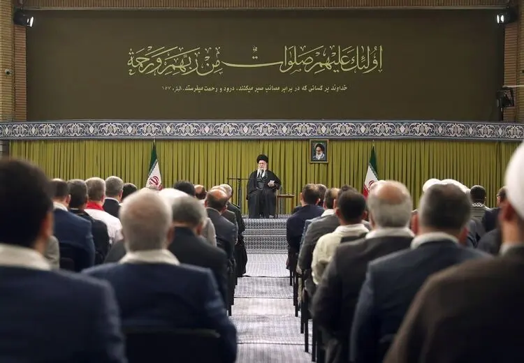رهبر انقلاب: راه غلبه بر مشکلات اعتماد به جمهور مردم و اسلام است