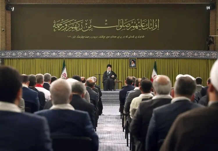 رهبر انقلاب: راه غلبه بر مشکلات اعتماد به جمهور مردم و اسلام است