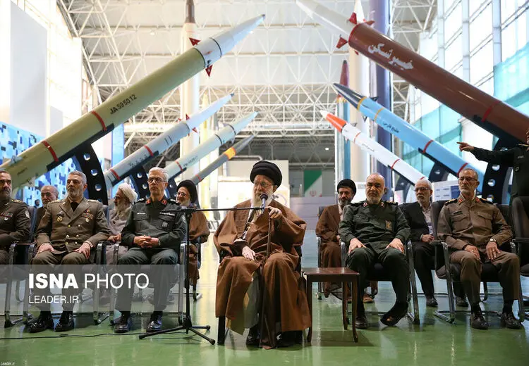 بازدید فرمانده کل قوا از نمایشگاه دستاوردهای نیروی هوافضای سپاه پاسداران
