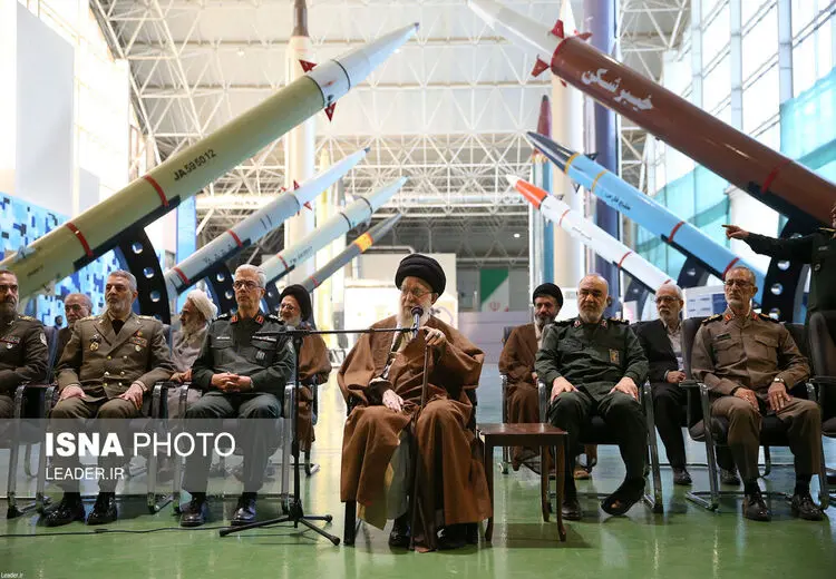 بازدید فرمانده کل قوا از نمایشگاه دستاوردهای نیروی هوافضای سپاه پاسداران