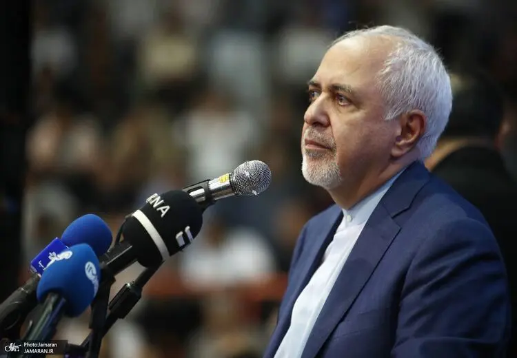 ظریف : من این آبرو را برای کی می‌خواستم؟ مگر می‌خواستم تُرشی بیاندازمش؟ یا به گور ببرم؟/ اگر پزشکیان رأی نیاورد قرار نیست به خیابان بریزیم