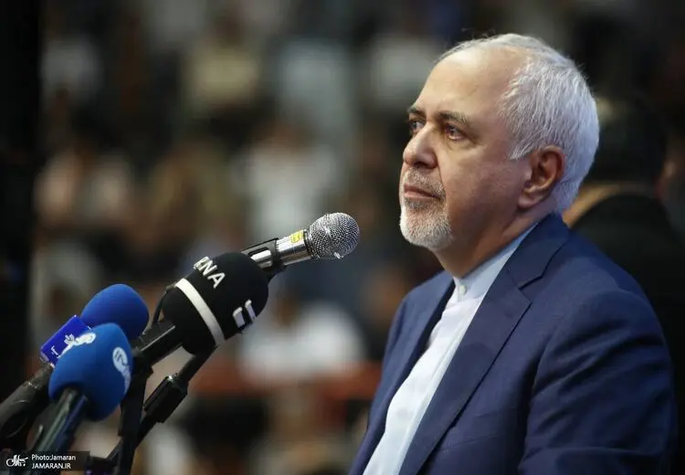 ظریف : من این آبرو را برای کی می‌خواستم؟ مگر می‌خواستم تُرشی بیاندازمش؟ یا به گور ببرم؟/ اگر پزشکیان رأی نیاورد قرار نیست به خیابان بریزیم