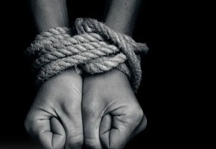 انهدام باند باج گیر از خانواده های افغانستانی پس از شکایت پدر دو دخترربوده شده