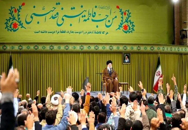 رهبر انقلاب : کمبودها زیاد است اما کشور در حال حرکت و پیشرفت است/ پدیده مداحی باید مرکز ادبیات مقاومت و تبیین معارف دینی و انقلابی شود