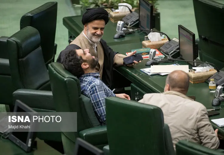 قهقهه نماینده پایداری‌چی در مجلس