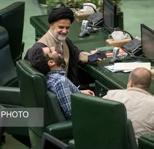 قهقهه نماینده پایداری‌چی در مجلس