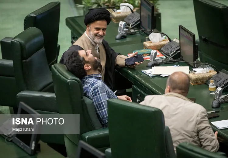 قهقهه نماینده پایداری‌چی در مجلس