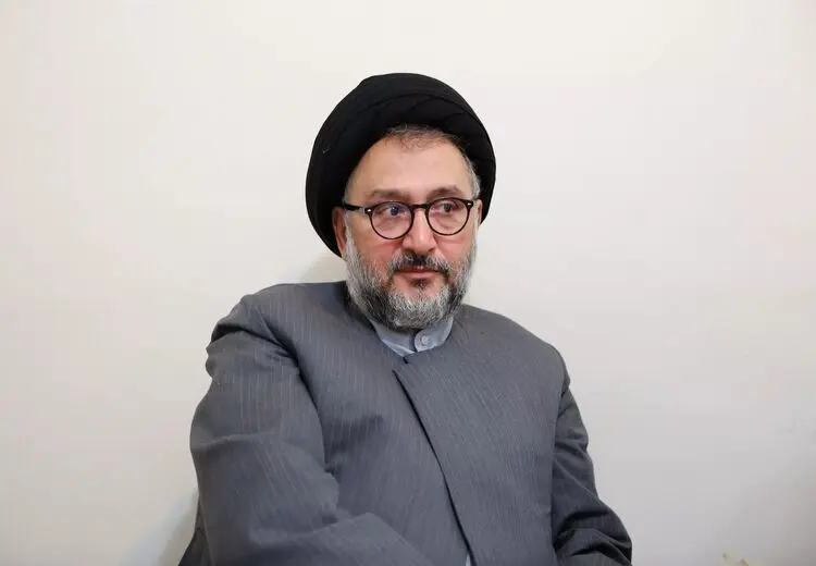 ابطحی: برای من با این عبا و عمامه پیامک تذکر حجاب آمده!