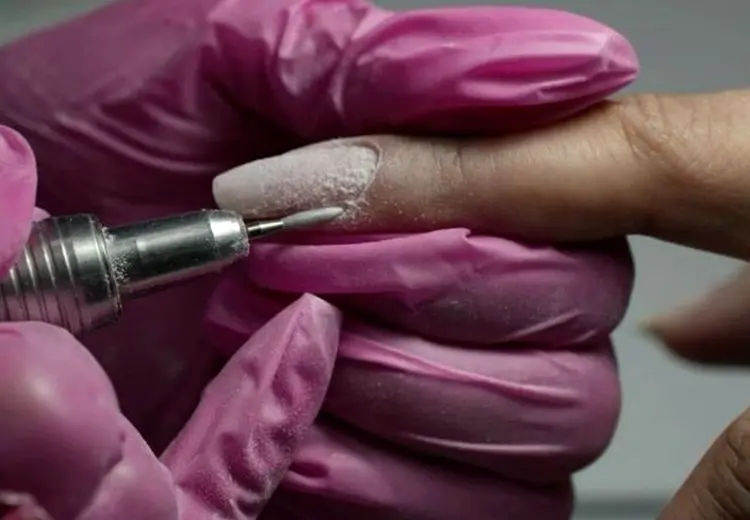 هیولای سرطان پشت زیبایی کاشت ناخن