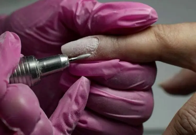 هیولای سرطان پشت زیبایی کاشت ناخن