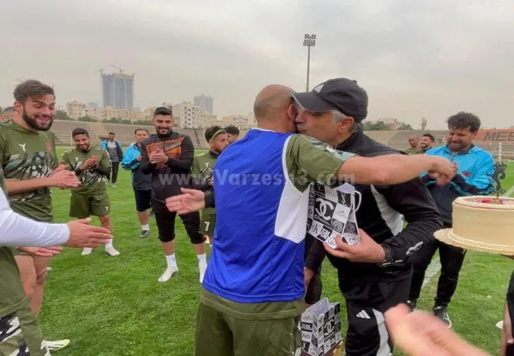 ساکت الهامی شاگردانش را کادو باران کرد + عکس