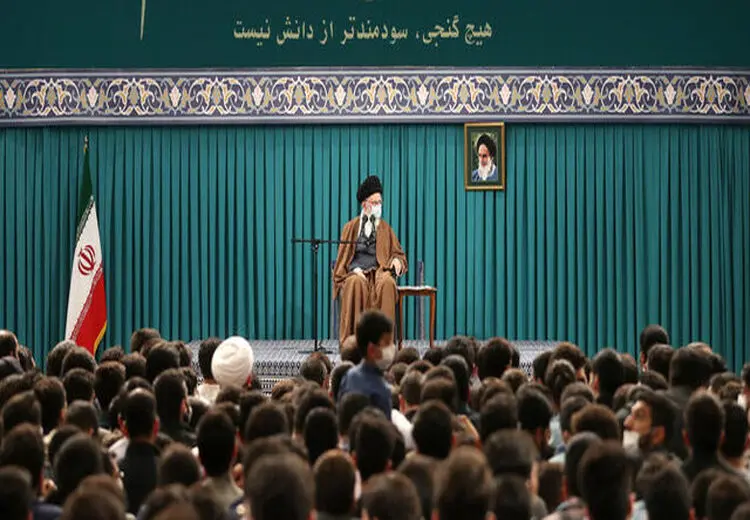 مگر همه مردم که باید در رفراندوم شرکت کنند امکان تحلیل آن مسئله را دارند؟ این چه حرفی است؟!