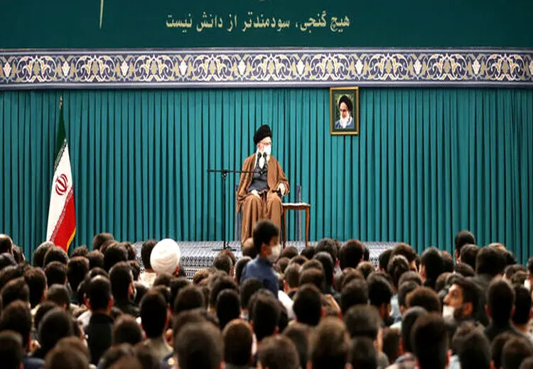 مگر همه مردم که باید در رفراندوم شرکت کنند امکان تحلیل آن مسئله را دارند؟ این چه حرفی است؟!