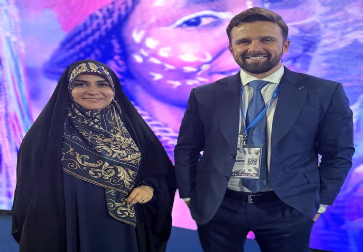 عکس یادگاری سحر امامی با مرد مشهور آمریکایی