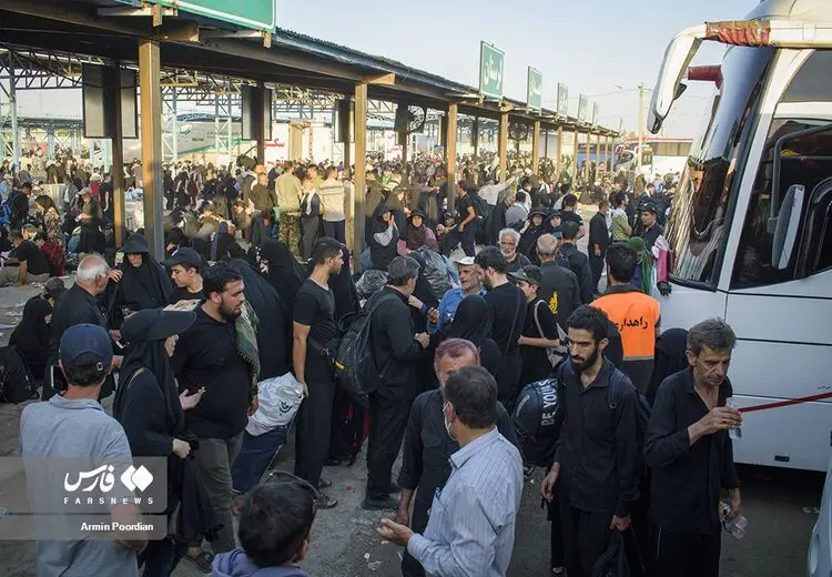 تردد بیش از ۱۰۰ هزار زائر از مرز مهران در ایام محرم