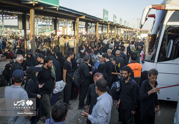 تردد بیش از ۱۰۰ هزار زائر از مرز مهران در ایام محرم