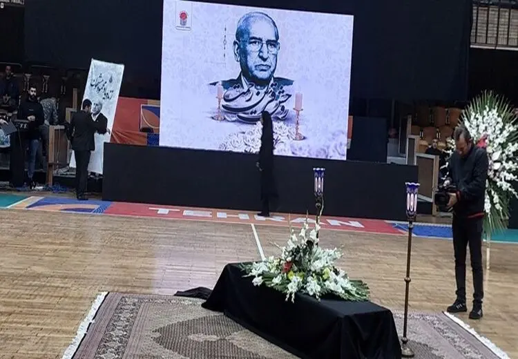 حضور ناطق نوری در مراسم تشییع پیکر مرحوم محمود مشحون + عکس