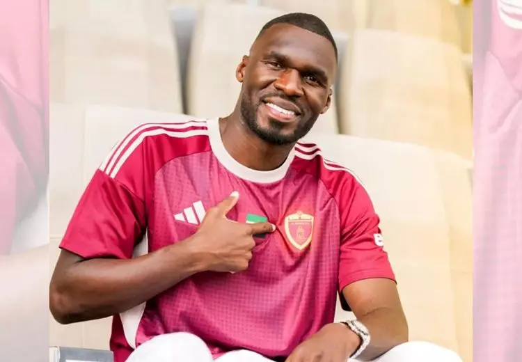 بمب در امارات / ستاره سابق لیورپول هم‌بازی غندی‌پور شد