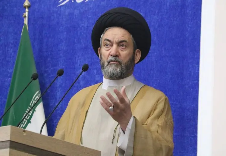  امام جمعه اردبیل: هیچ اداره‌ای در جلسات حق استفاده از میوه‌ و شیرینی و کیک را ندارد، آب و چای کافی است