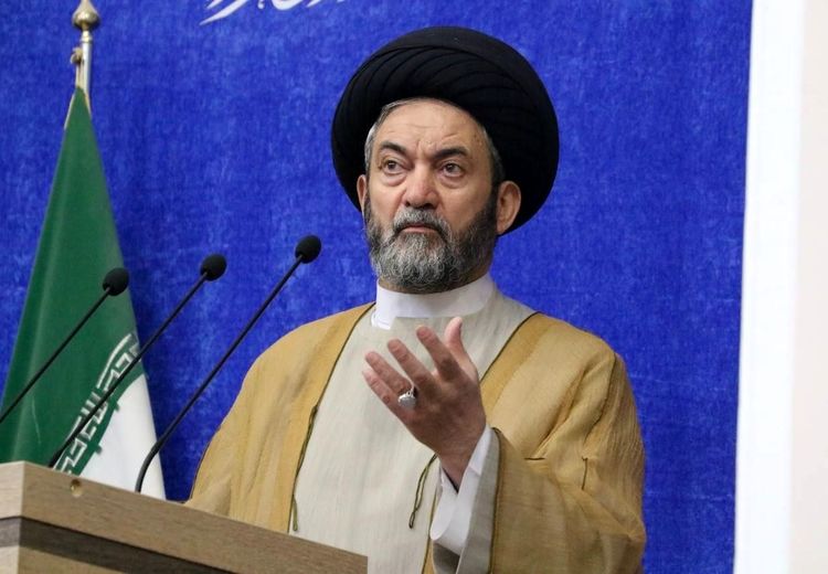  امام جمعه اردبیل: هیچ اداره‌ای در جلسات حق استفاده از میوه‌ و شیرینی و کیک را ندارد، آب و چای کافی است