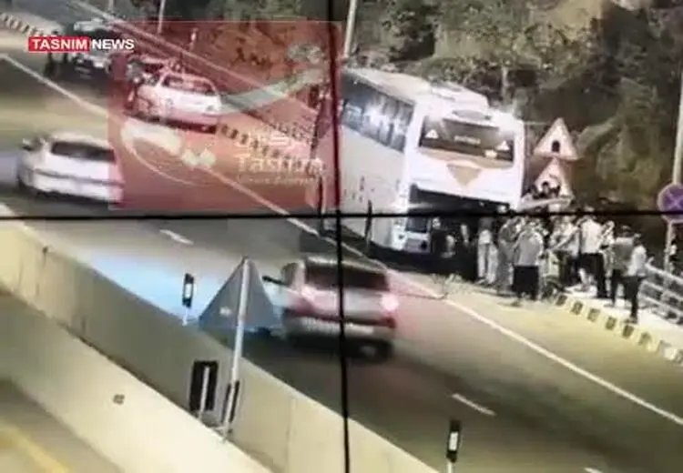 لحظه سقوط مرگبار مرد جوان در آزادراه تهران - شمال