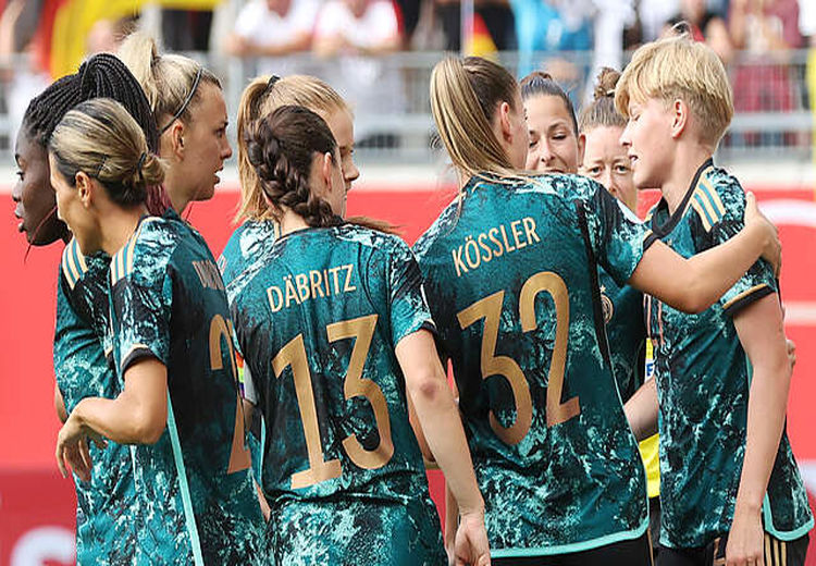 خشم زنان فوتبالیست‌ آلمان 