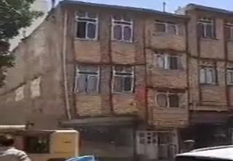 لحظه ی ریزش آپارتمان‌های مسکونی در یافت‌آباد تهران