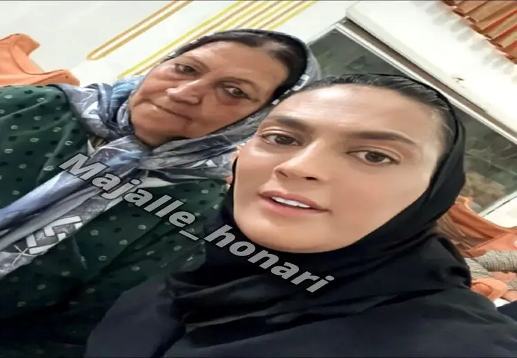 عکس قهرمان زن ووشوکار در کنار مادرش